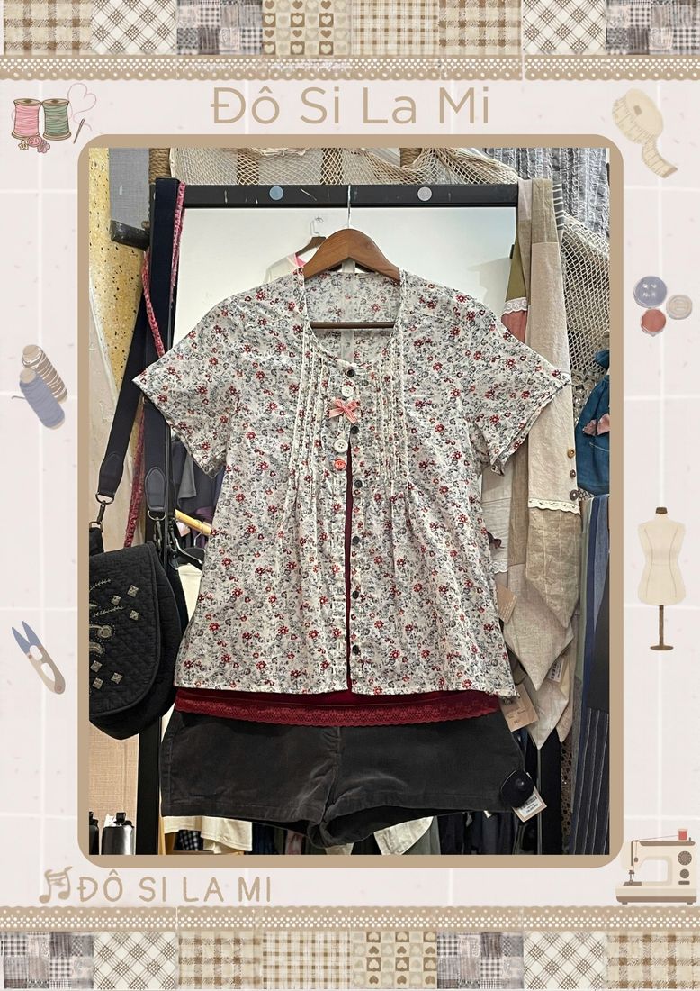 Áo hoa nhí kem phối quần short đen